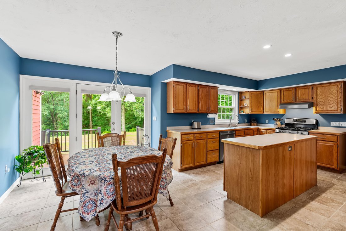 House in Shrewsbury, Massachusetts, United States 4 - 18492150