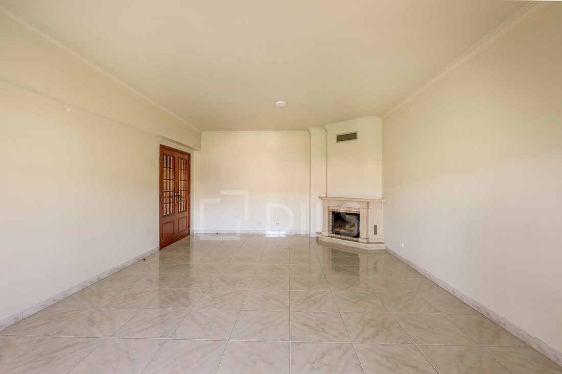 Apartment in Carnaxide e Queijas, Lisbon, Portugal 1 - 18495177