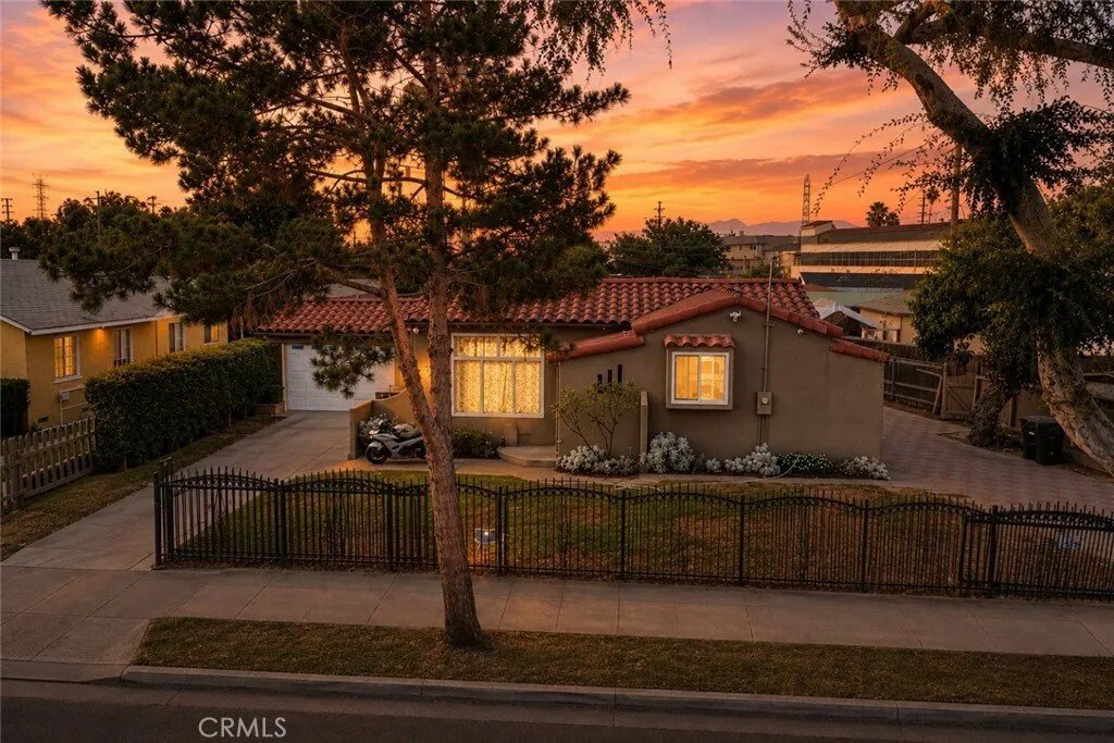 South Gate, California, United States 1 - 18493696