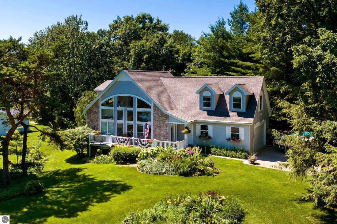 House in Traverse City, Michigan, United States 1 - 18494978