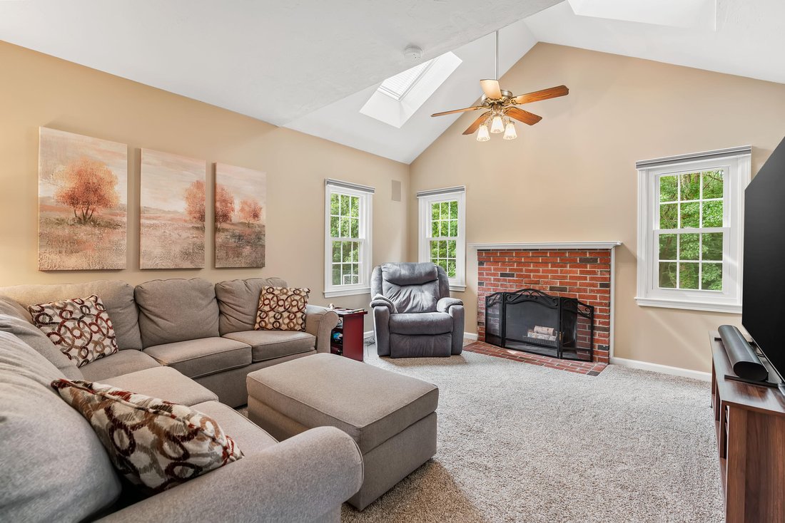 House in Shrewsbury, Massachusetts, United States 2 - 18492150