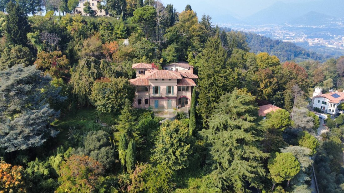 Villa in Bergamo, Lombardy, Italy 1 - 18495863