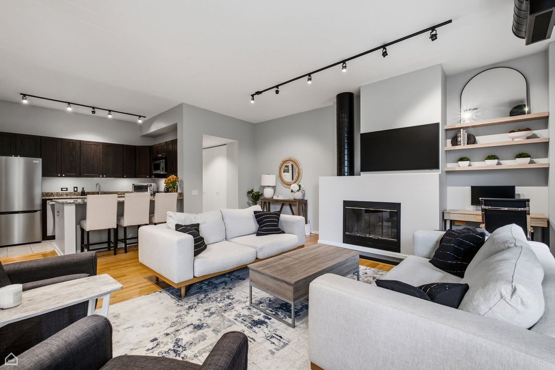 Condo in Naperville, Illinois, United States 3 - 18494685