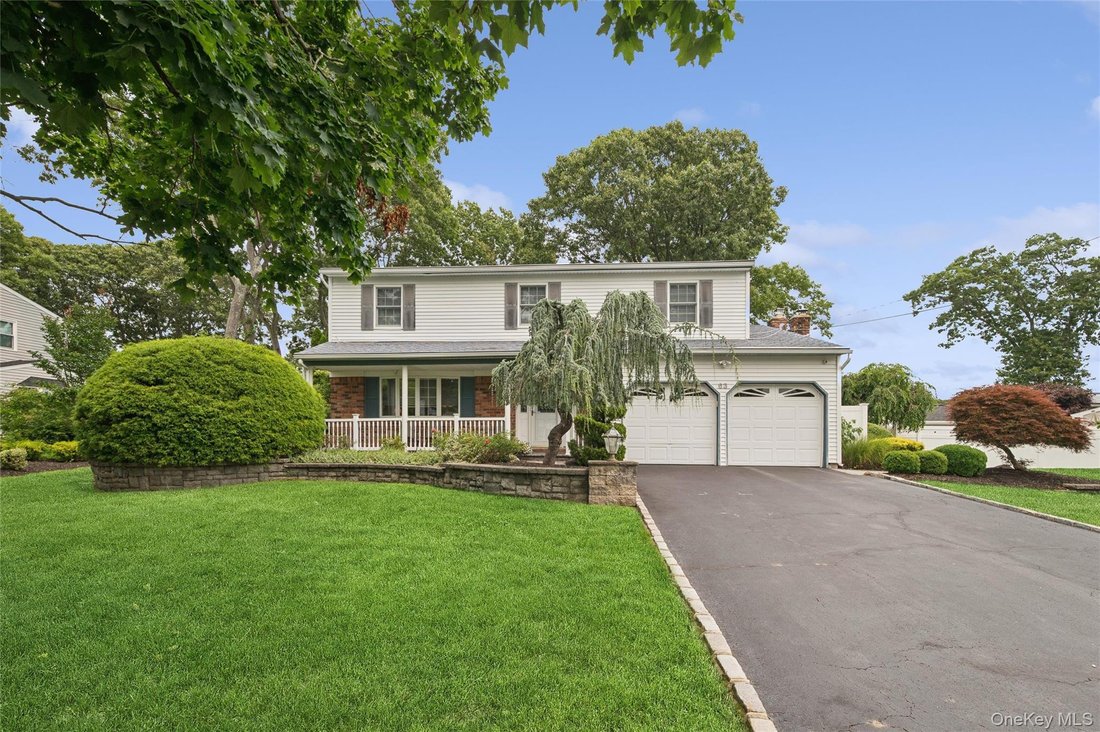 House in Centereach, New York, United States 1 - 18495030
