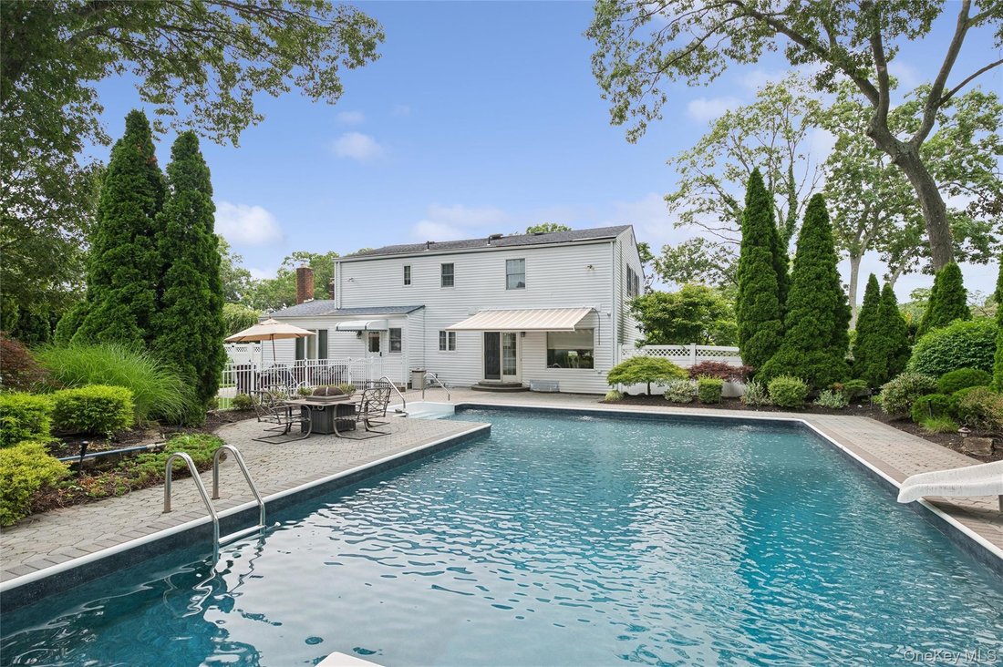 House in Centereach, New York, United States 4 - 18495030