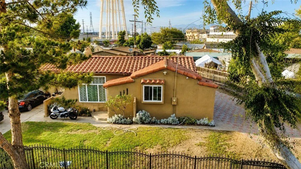 South Gate, California, United States 2 - 18493696