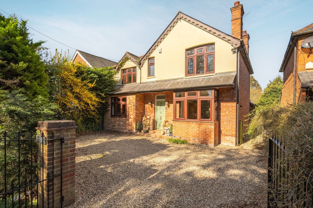 House in Ascot, England 1 - 18493130