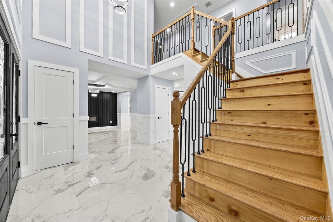 House in Elmont, New York, United States 5 - 18493440