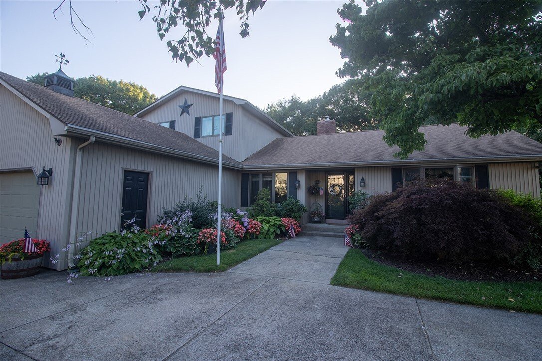 House in Cranston, Rhode Island, United States 3 - 18494569
