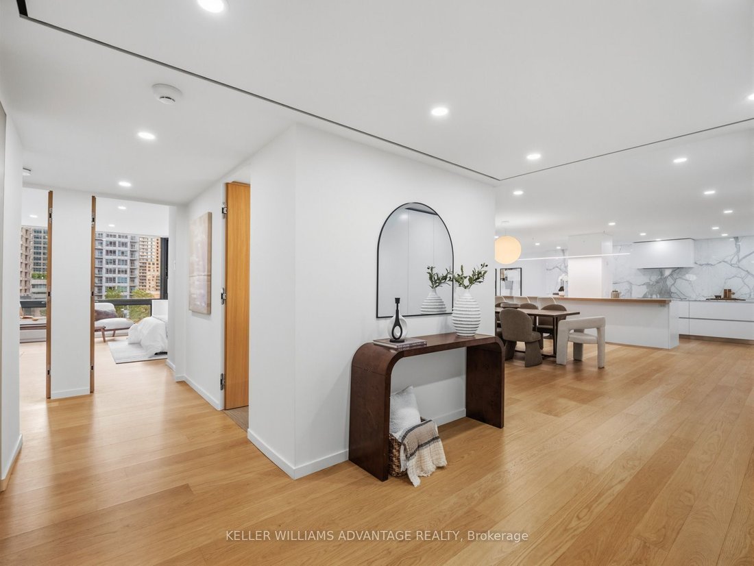 Condo in Toronto, Ontario, Canada 3 - 18494823