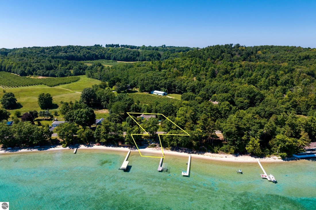 House in Traverse City, Michigan, United States 5 - 18494978