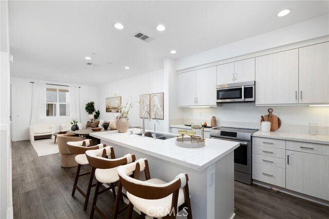Condo in Covina, California, United States 2 - 18155720