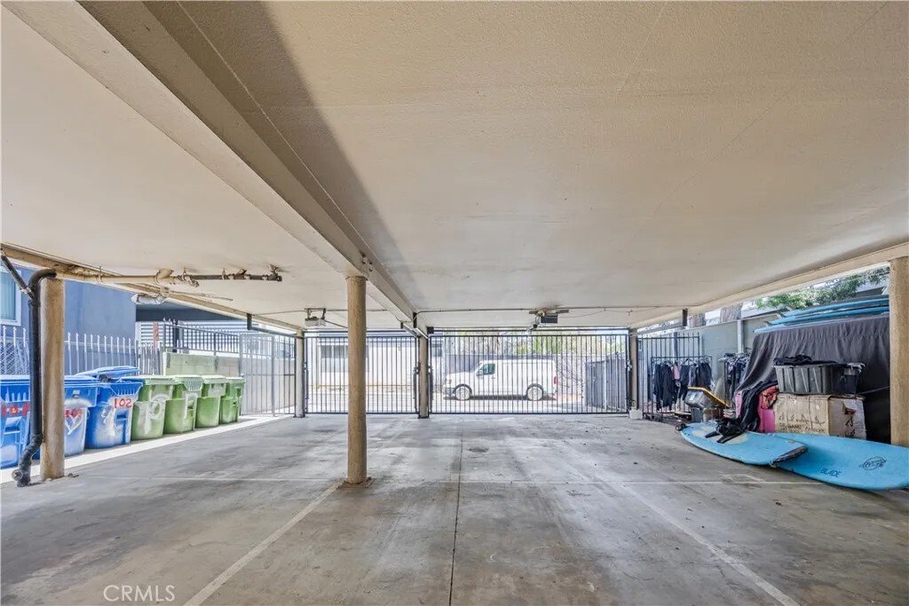 Los Angeles, California, United States 3 - 18493541
