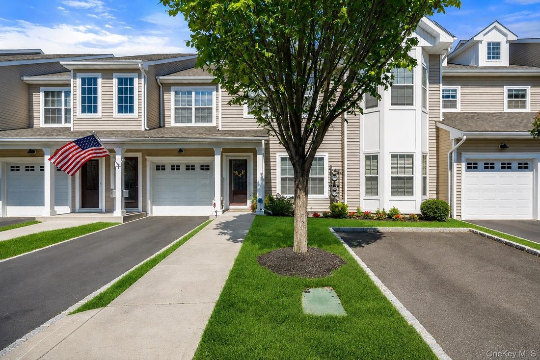 Condo in East Patchogue, New York, United States 3 - 18495008