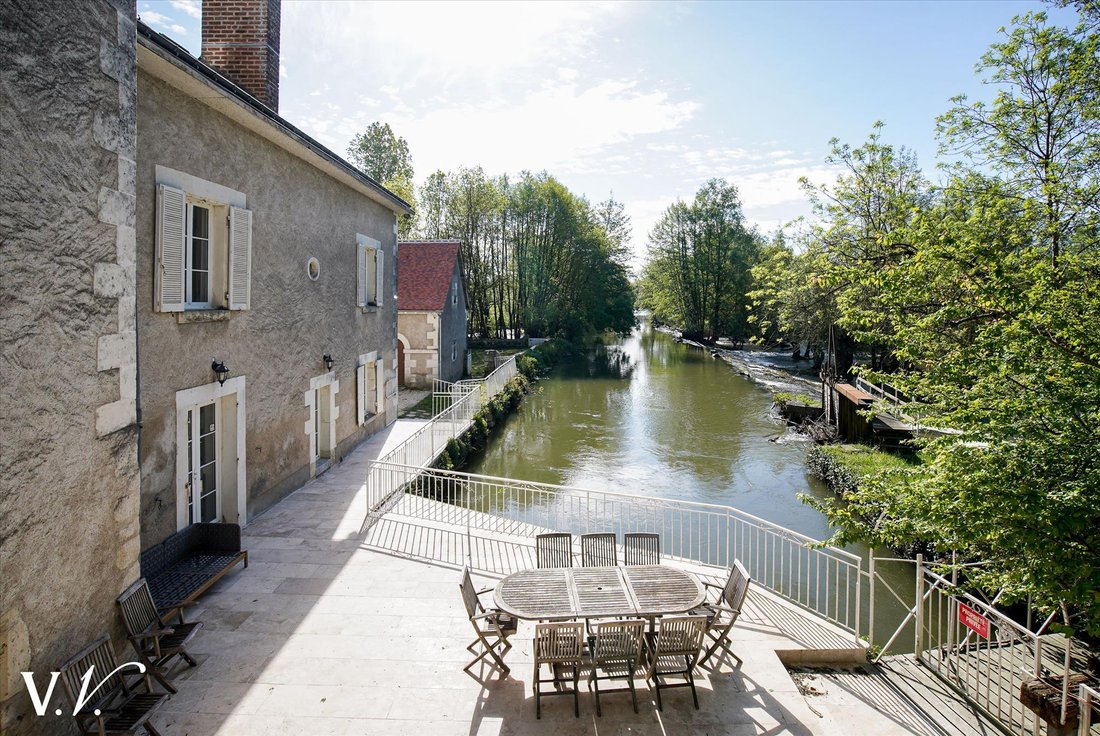 Estate in Reignac-sur-Indre, Centre-Val de Loire, France 1 - 18493792