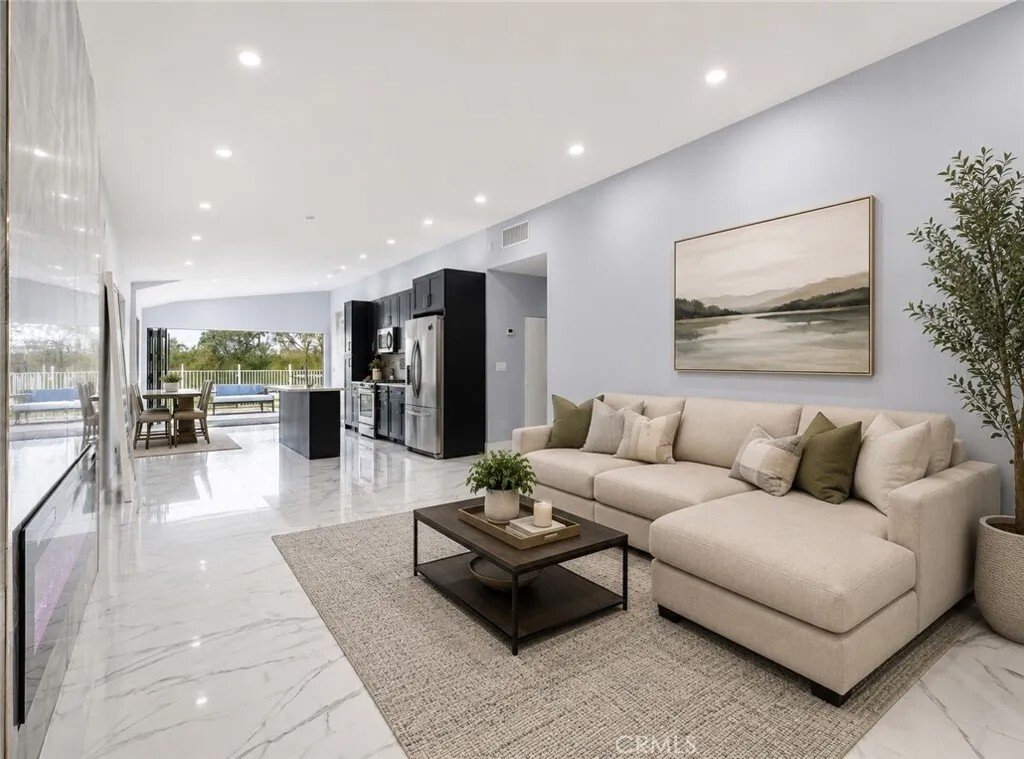 Mission Viejo, California, United States 2 - 18053542
