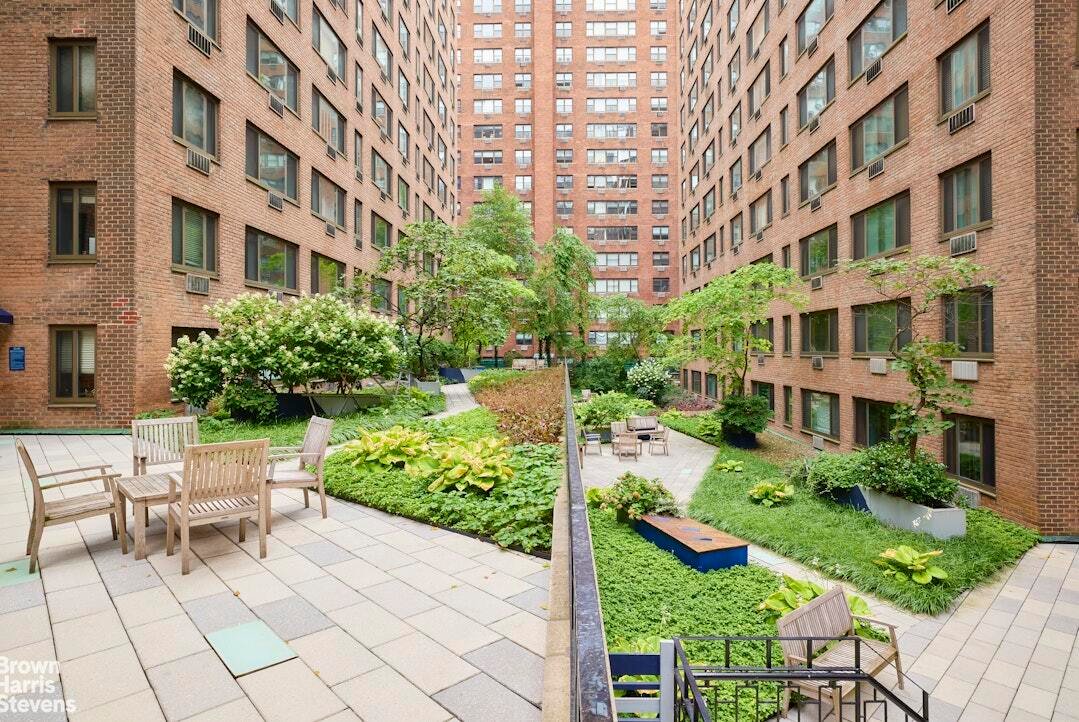 House in New York, New York, United States 5 - 18493921