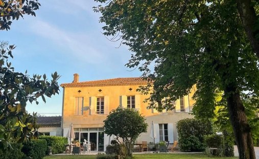 Villa in Saint-Laurent-Medoc, Nouvelle-Aquitaine, France 1