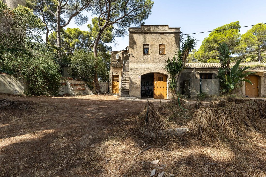 House in Districte 3, Badalona, Spain 2 - 18493480