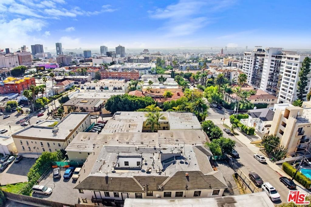 Los Angeles, California, United States 4 - 18494432