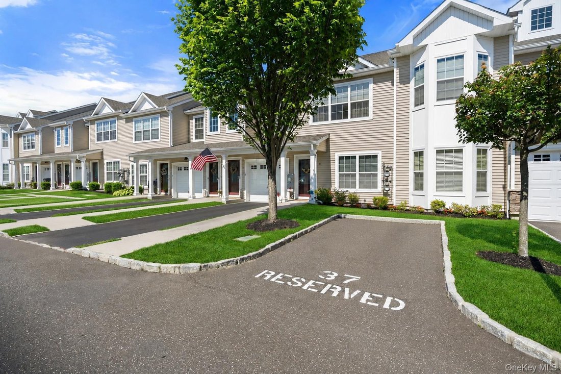 Condo in East Patchogue, New York, United States 4 - 18495008