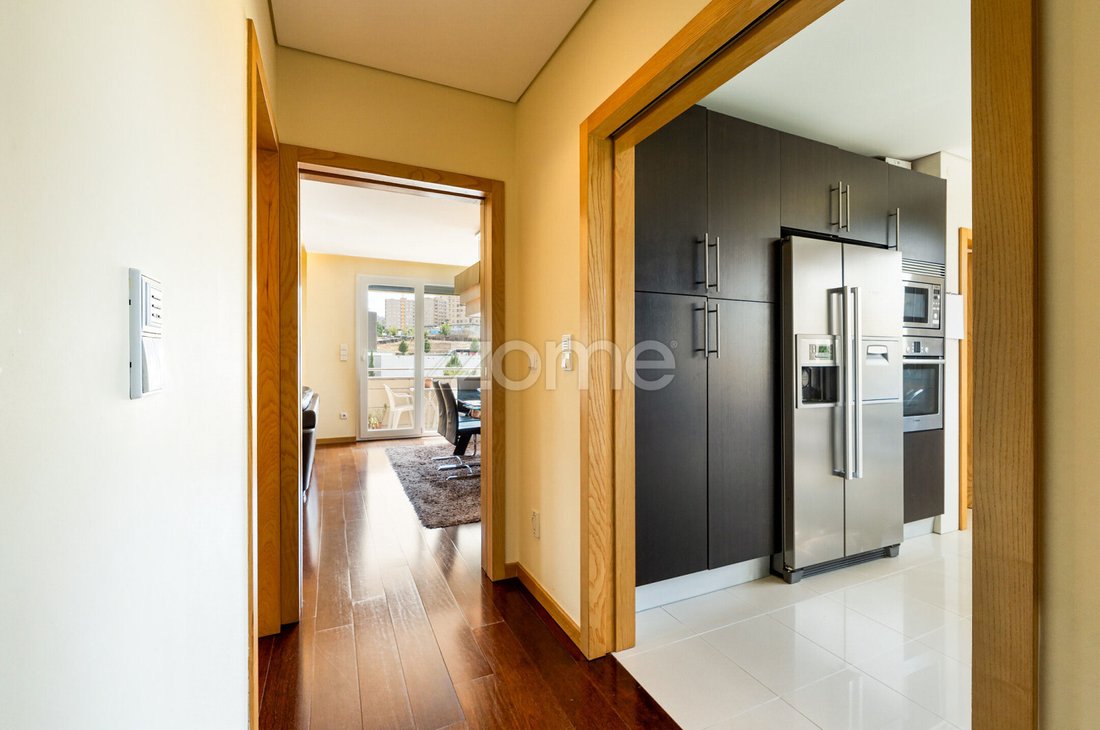 Apartment in Mafamude e Vilar do Paraiso, Porto District, Portugal 4 - 18495134