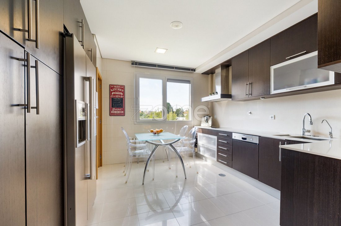 Apartment in Mafamude e Vilar do Paraiso, Porto District, Portugal 5 - 18495134