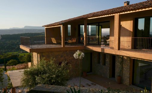 Villa in La Cadiere-d'Azur, Provence-Alpes-Côte d'Azur, France 1