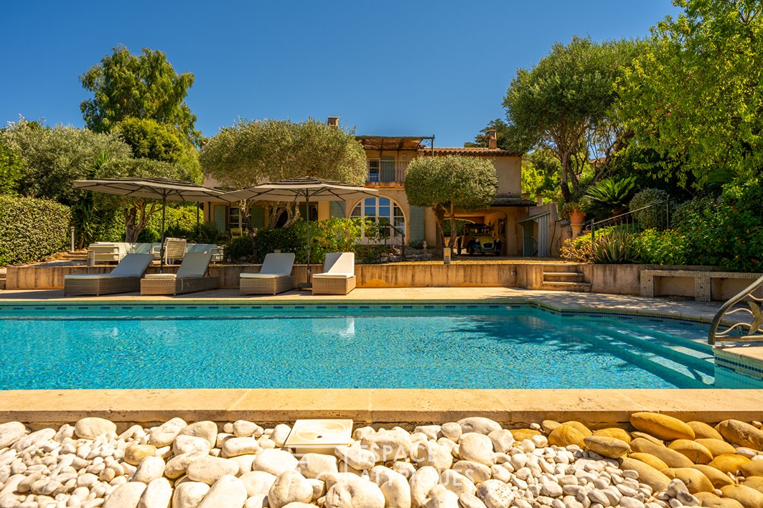 Villa in La Croix-Valmer, Provence-Alpes-Côte d'Azur, France 1 - 18495638
