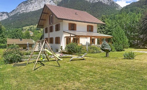 House in Le Petit-Bornand-les-Glieres, Glières-Val-de-Borne, France 1
