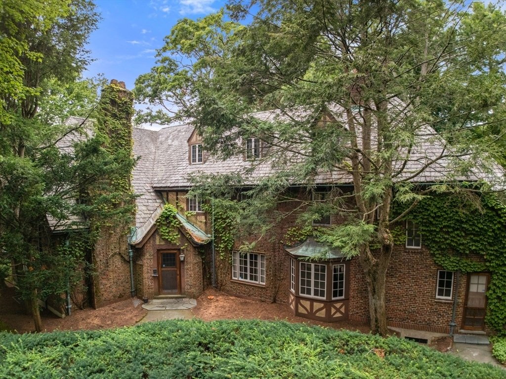 House in Wellesley, Massachusetts, United States 2 - 18494984