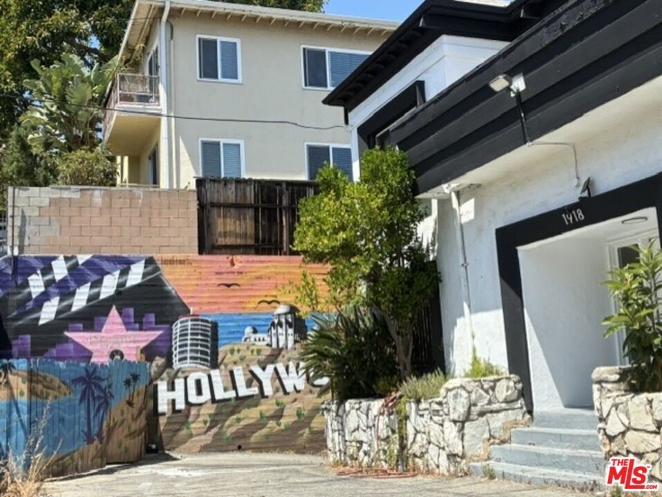 Los Angeles, California, United States 2 - 18494432