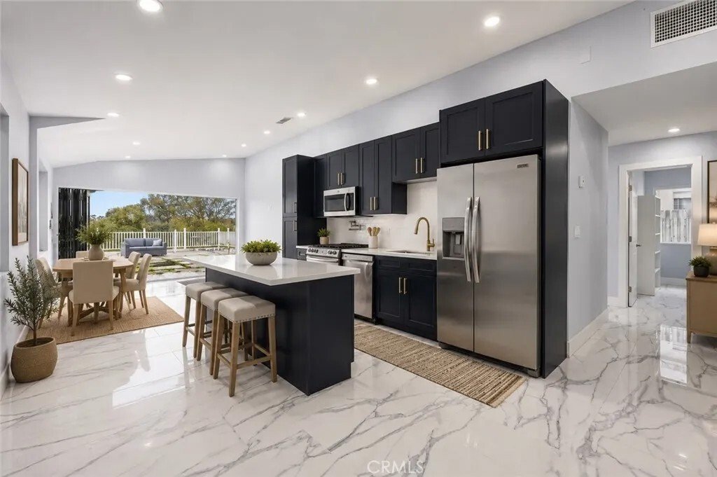 Mission Viejo, California, United States 3 - 18053542