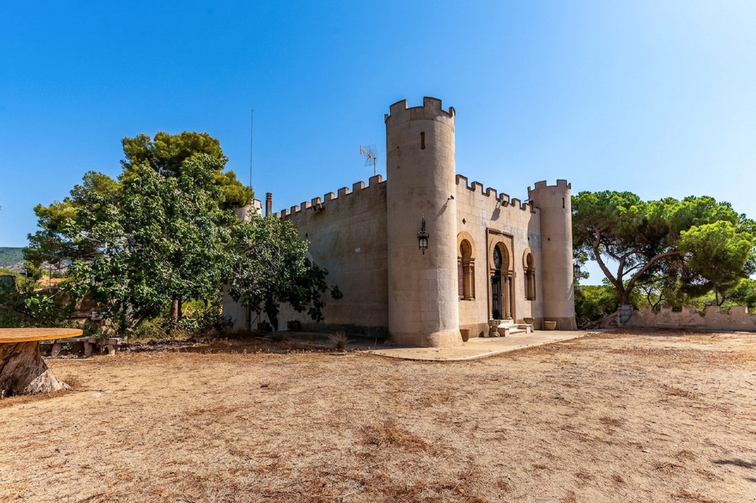 House in Districte 3, Badalona, Spain 1 - 18493480