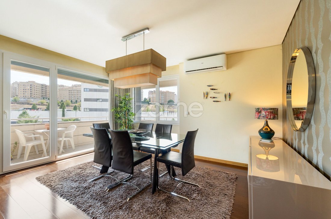 Apartment in Mafamude e Vilar do Paraiso, Porto District, Portugal 1 - 18495134