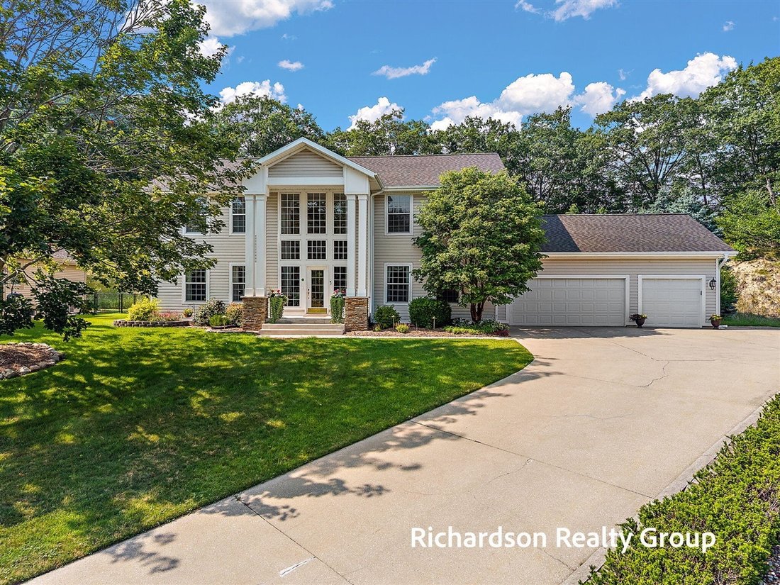 House in Fruitport Charter Township, Michigan, United States 1 - 18493029