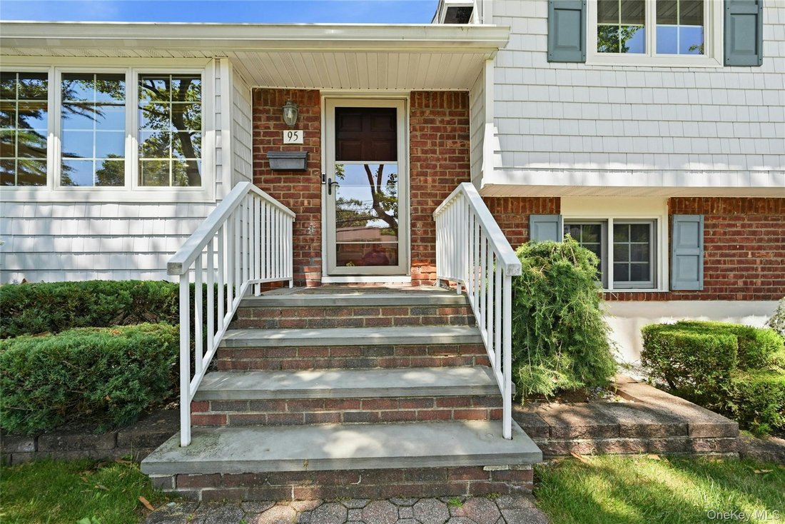 House in Syosset, New York, United States 4 - 18496545