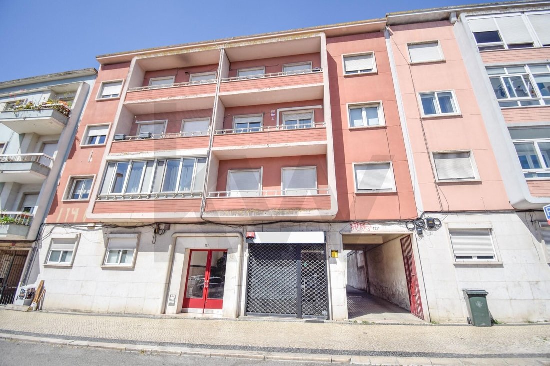 Alvalade, Lisbon, Portugal 4 - 18496722