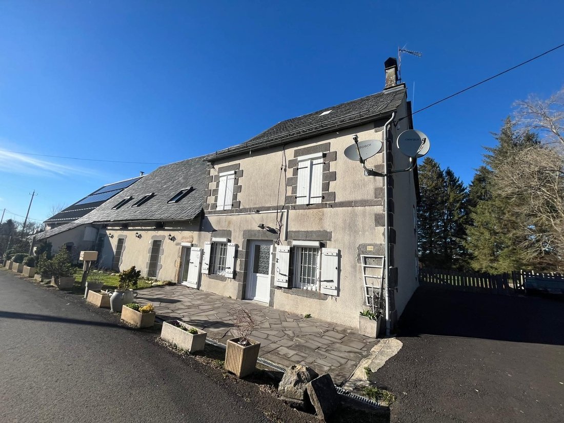Maison à Saint-Sauves-d'Auvergne, Auvergne-Rhône-Alpes, France 1 - 18246855