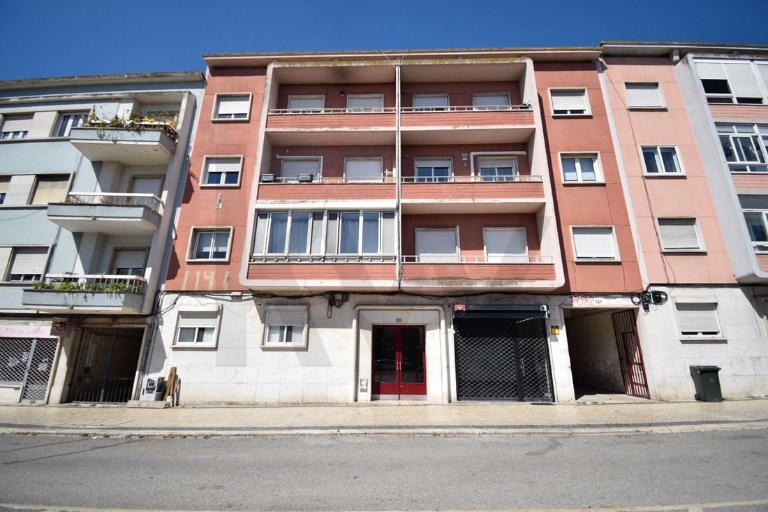 Alvalade, Lisbon, Portugal 2 - 18496722