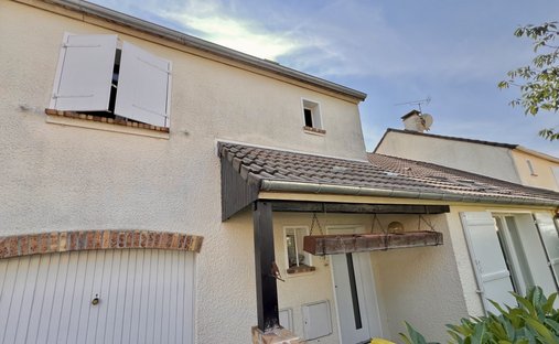 House in Saint-Aubin, Ile-de-France, France 1