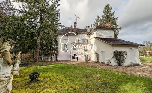House in Saussay, Centre-Val de Loire, France 1