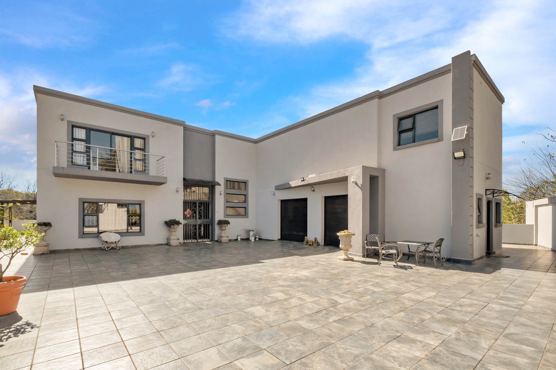 House in Sandton, Gauteng, South Africa 1 - 18496005