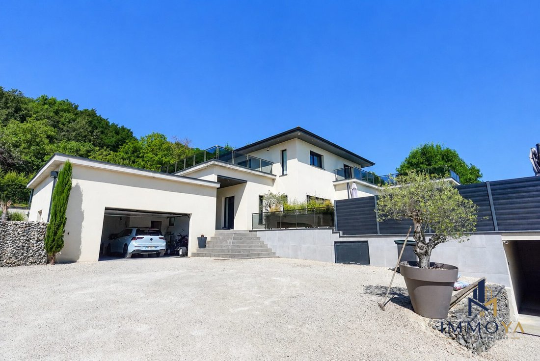 Villa in Viriville, Auvergne-Rhône-Alpes, France 3 - 18496103