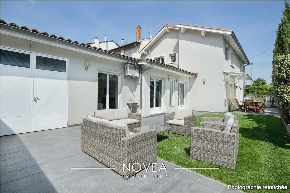 House in Zola - Pressence, Villeurbanne, France 1 - 18496167