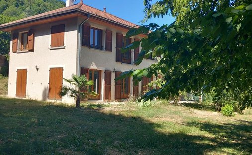 Villa in Centre Ville Sud-Vallée, Voiron, France 1