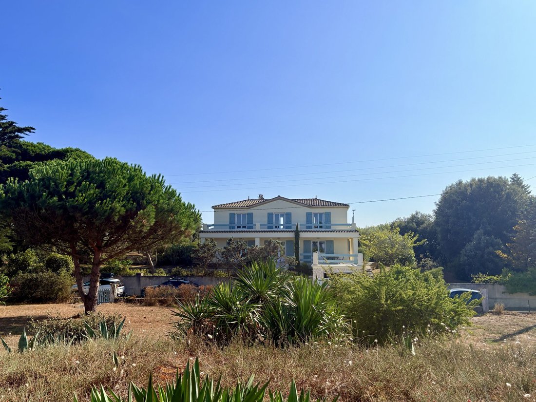 House in Saint-Georges-d'Oleron, Nouvelle-Aquitaine, France 1 - 18496246