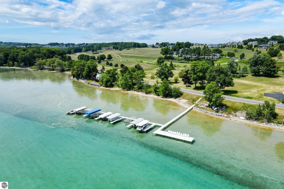 House in Traverse City, Michigan, United States 3 - 18495952