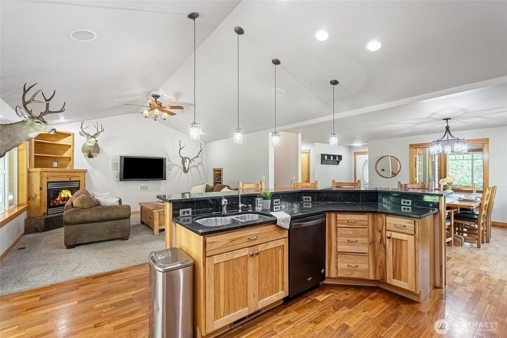 House in Bellingham, Washington, United States 5 - 18496356