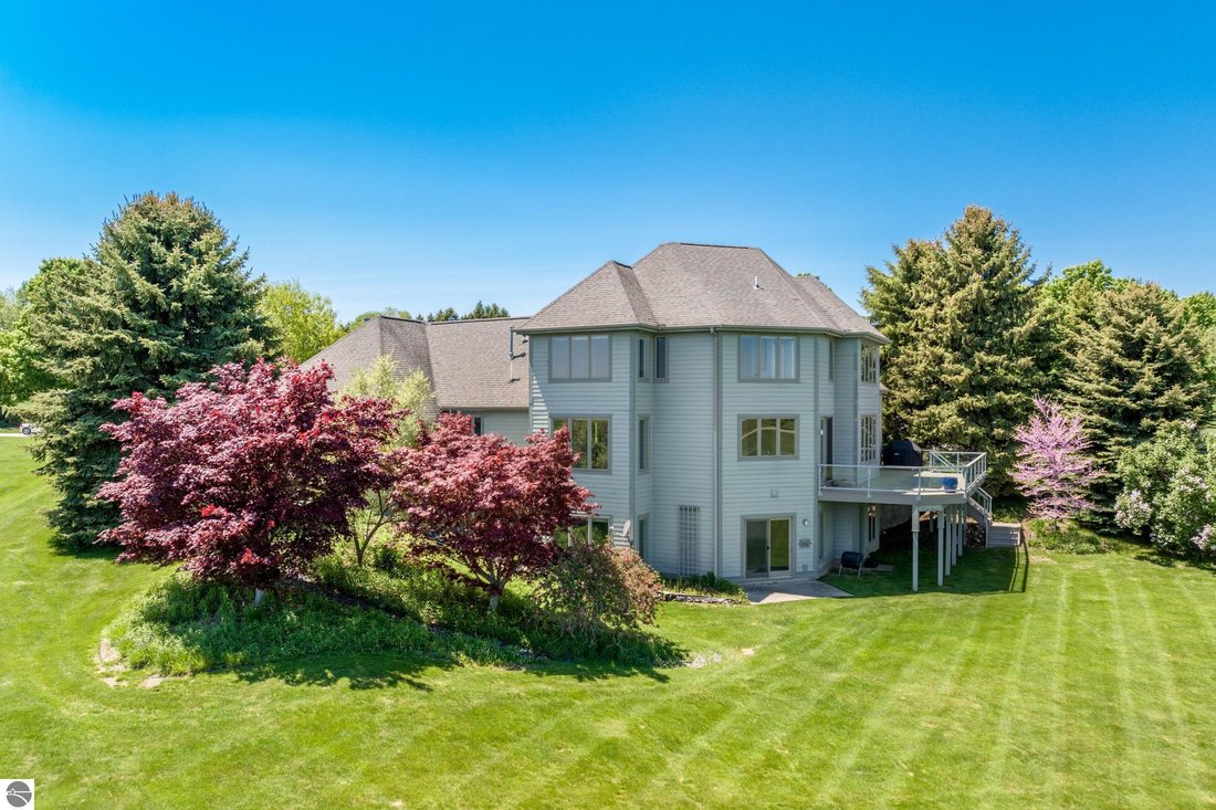 House in Traverse City, Michigan, United States 4 - 18495952